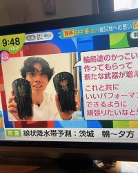 皇冠体育-田中碧收到特制护腿板，上方印有凤凰与八咫乌