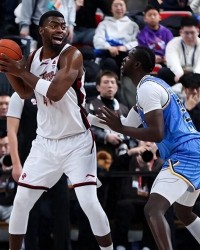 唉！3大投手3分16中2，频频打铁输北京，球迷：平时训练在干什么?